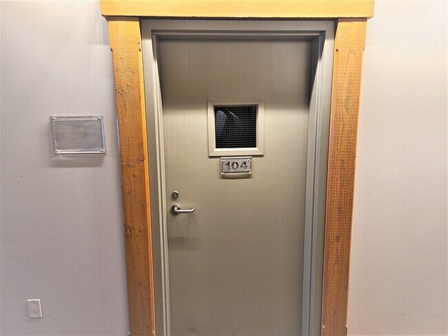 Building Photo - 81 Vine St