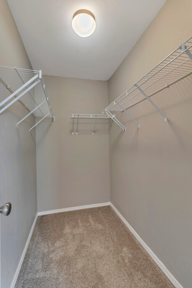 Building Photo - 19 Bushwood Dr