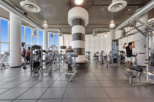 Building Photo - 1800 N Bayshore Dr