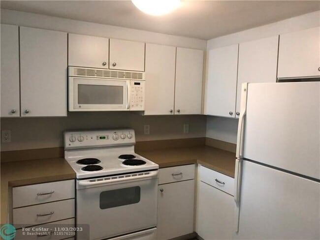 Building Photo - 1250 S Miami Ave