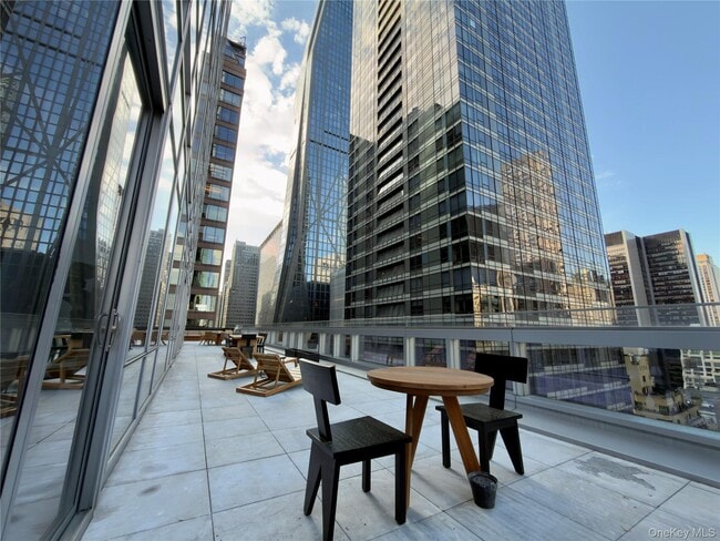 Building Photo - 18 W 53rd St