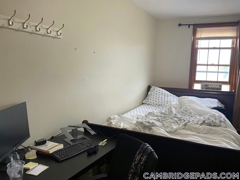 Building Photo - 1124 Cambridge St