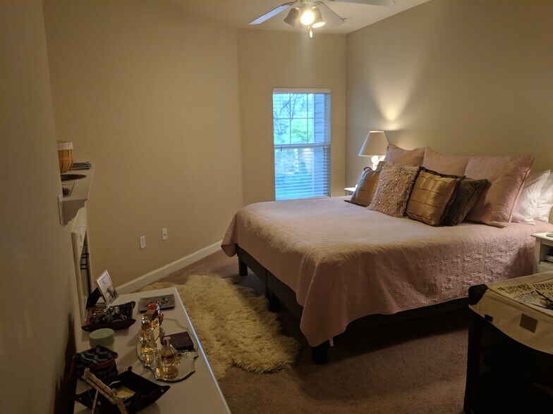 Building Photo - 2756 McKnight Crossing Ct