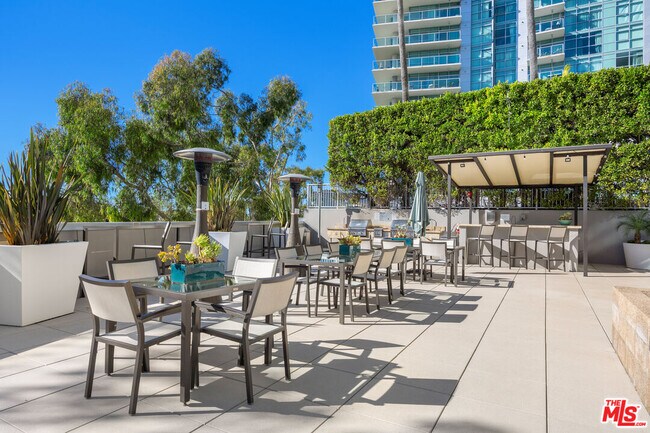 Building Photo - 13650 Marina Pointe Dr