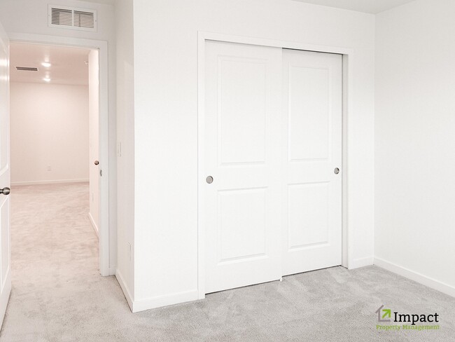 Building Photo - 10228 Vaughn St