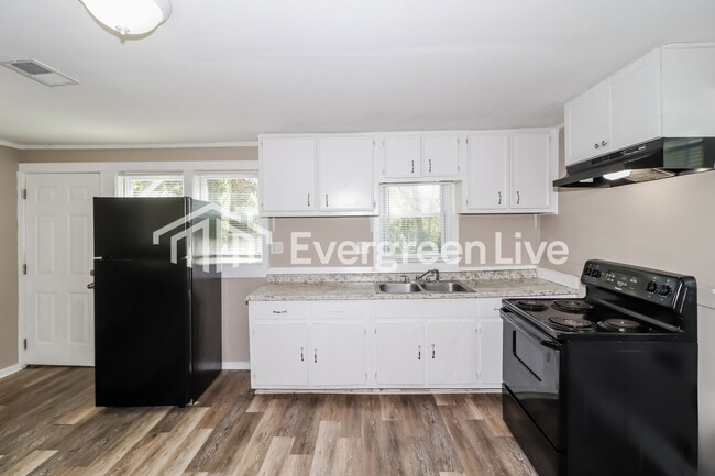 Building Photo - 4033 Clearpool Circle Rd