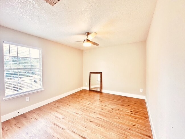 Building Photo - 11130 Hanning Ln
