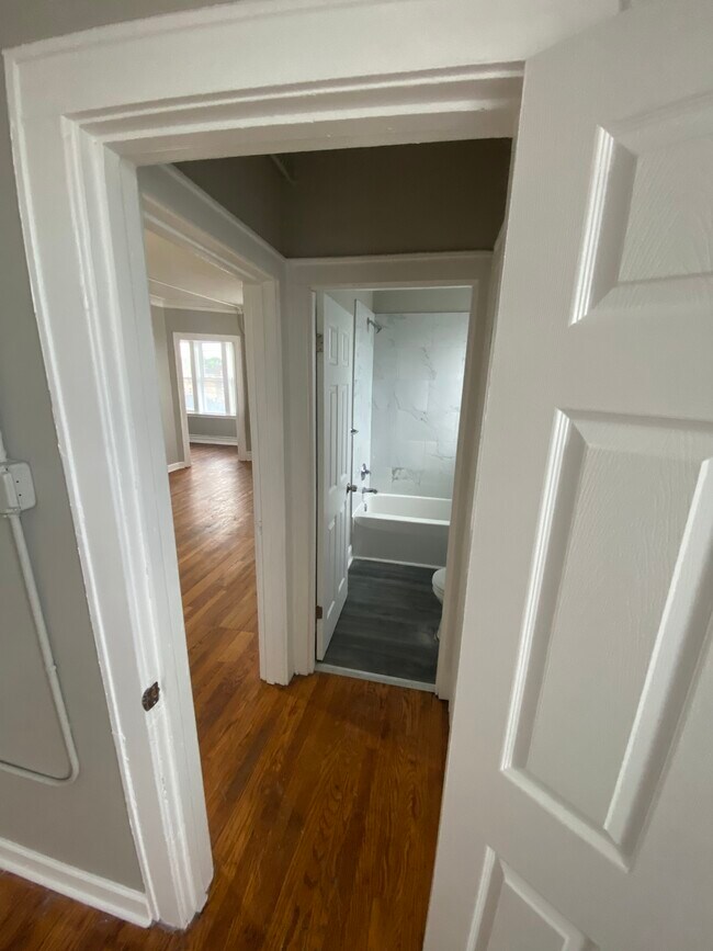 Building Photo - 5945 Hyslop Pl