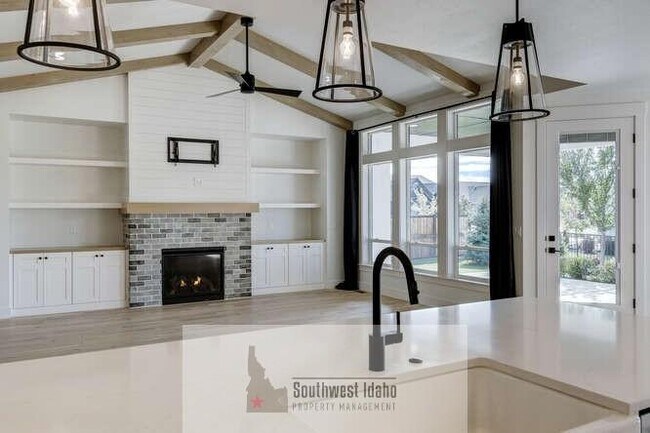 Building Photo - 7655 W Meltwater Ln