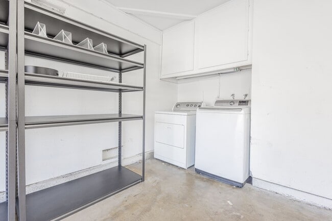 Building Photo - 640 E Banyan St
