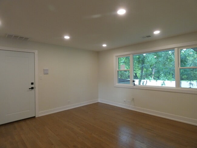 Building Photo - 241 S Small Ave