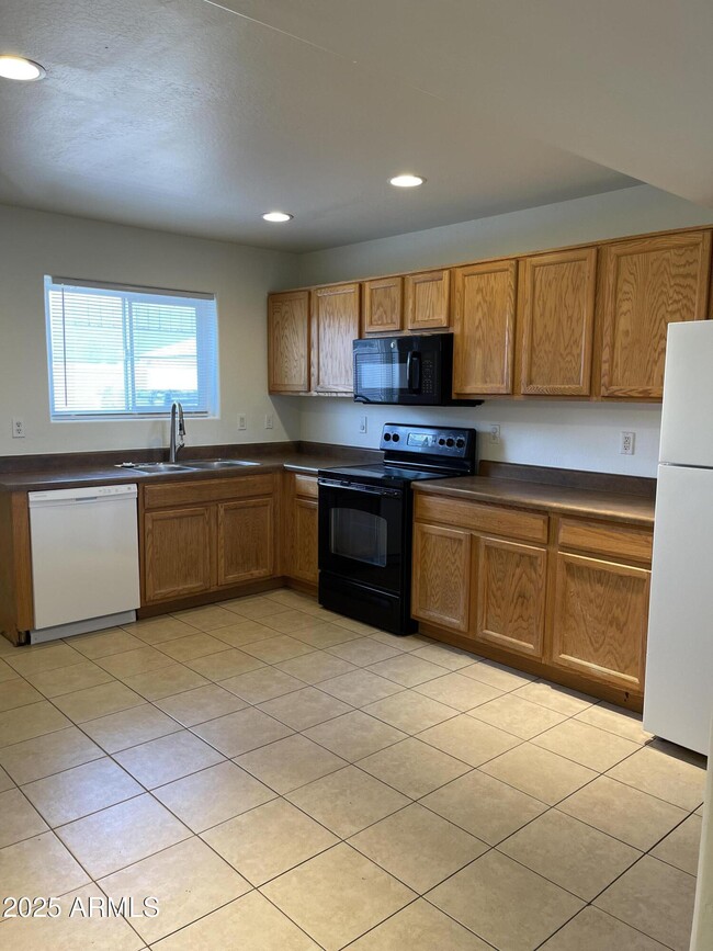 Building Photo - 2526 W Ocotillo Rd