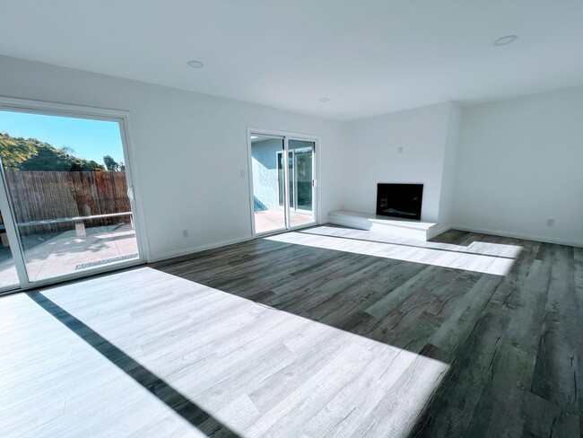 Building Photo - North Pacific Beach 3 Bedroom 2 Bath One S...