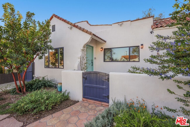 Building Photo - 1275 S Sycamore Ave