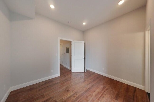 Building Photo - 130 45th St