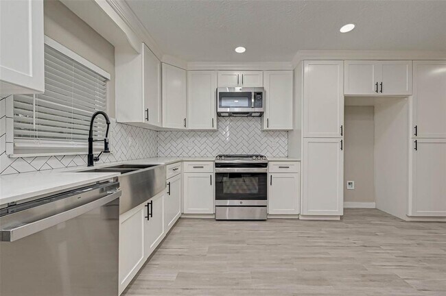 Building Photo - 1508 E Red Cedar Cir