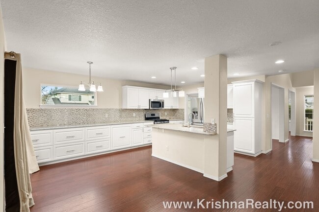 Building Photo - Lovely 4 BD | 3 BA | Corner Lot | Single-Family Home | Arbor Ridge Neighborhood | Spectacular Loc...