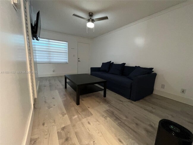 Building Photo - 326 Wilson St