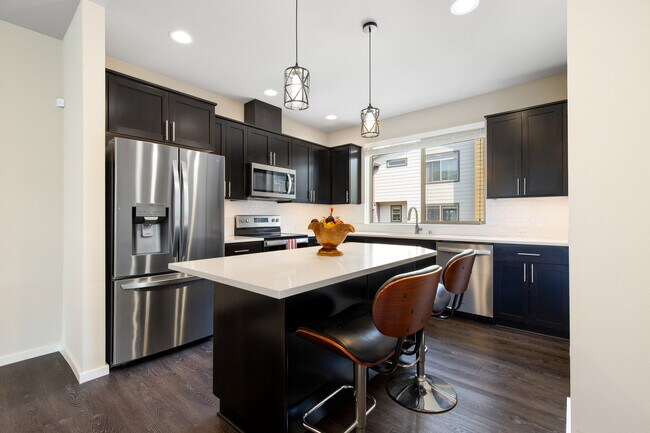 Building Photo - 9834-9811 11th Ave SW