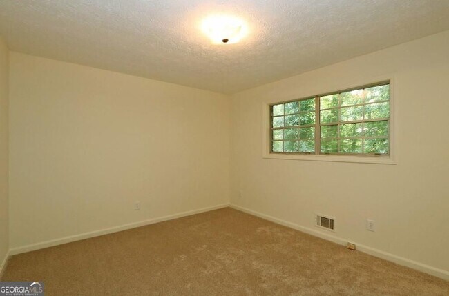 Building Photo - 4215 Fawn Ln SE