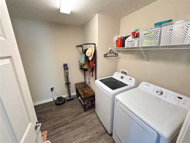 Building Photo - 1088 Zion Dr