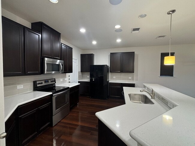 Building Photo - Wonderful 3 Bedroom Home in Coveted Crystal Crossing!