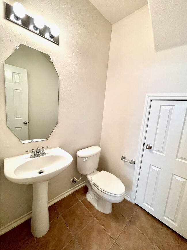 Building Photo - 207 N Burberry Park Cir