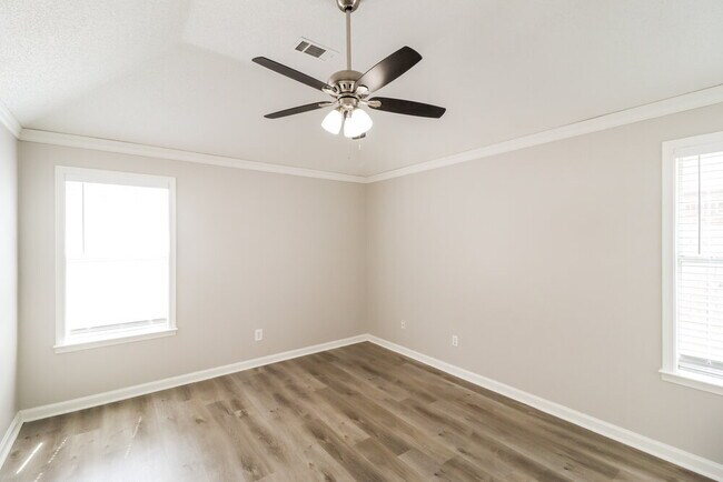 Building Photo - 10029 Woodland Grove Dr