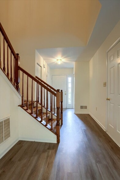 Building Photo - 453 Waverly Woods Dr