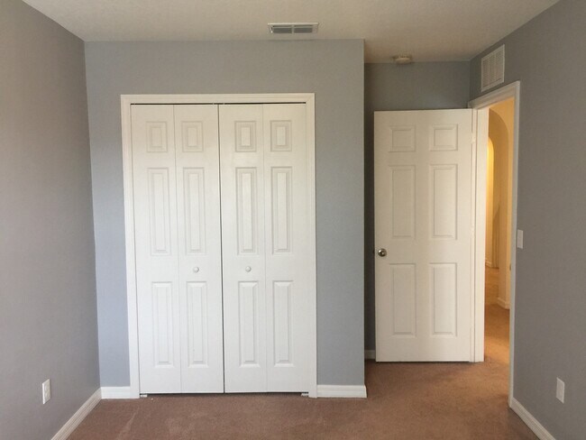 Building Photo - Pond view!!  3Bed/2.5Bath/1car Garage Town...