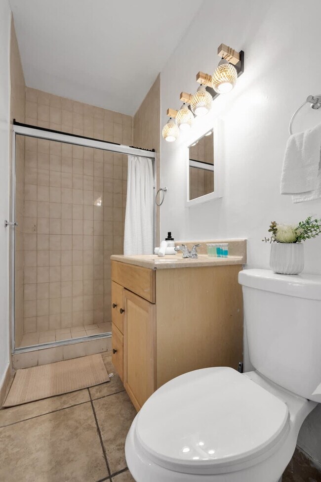 Building Photo - 19720 NE 26th Ave