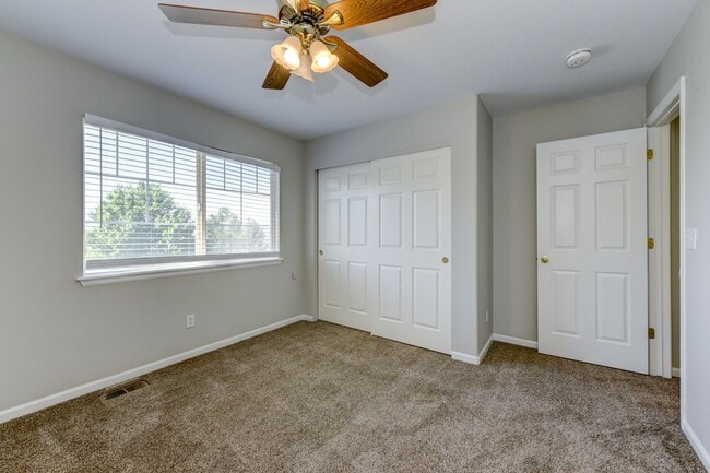 Building Photo - 3 bed 3 bath corner lot in Broomfield! New...