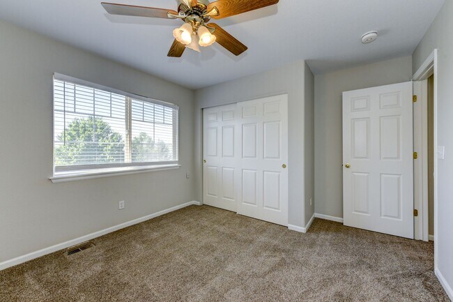 Building Photo - 3 Bed 3 Bath corner Lot in Broomfield! Newly Refinished Wood Floors With Pool!!