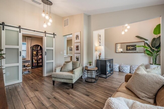 Building Photo - 106 1st Ave NE