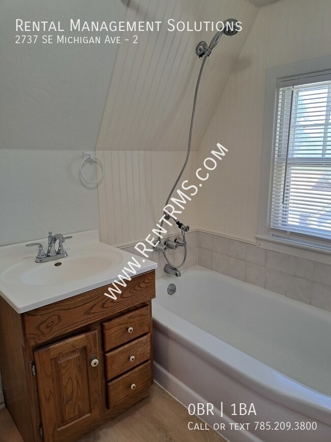 Building Photo - 2737 SE Michigan Ave