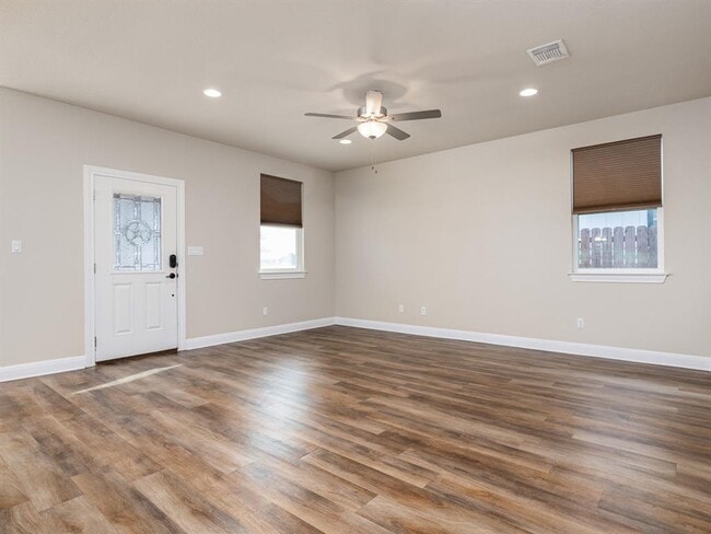 Building Photo - 904 Central Blvd