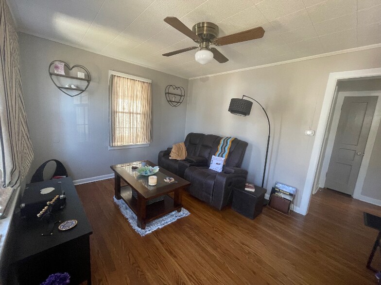 Building Photo - 1901 Cherry St