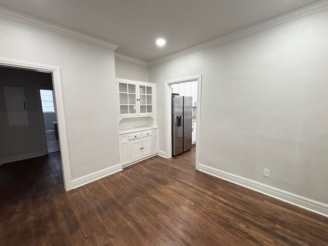 Building Photo - Bungalow in rosewood