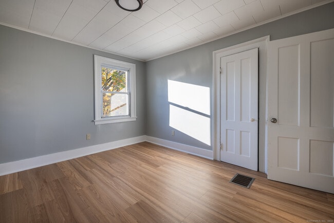 Building Photo - 216 Howard Ave