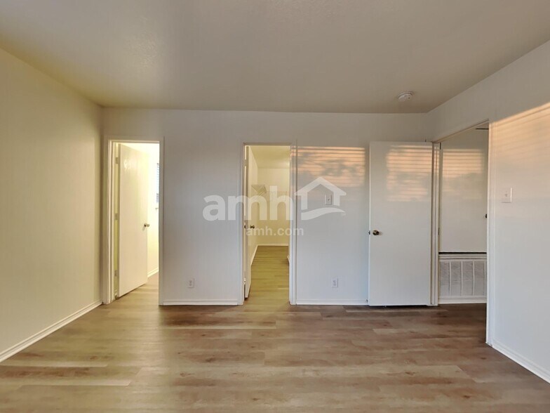 Building Photo - 7711 Cortland Oak