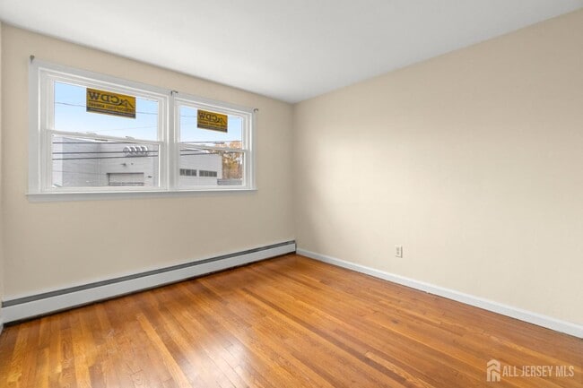 Building Photo - 762-762 Valley St