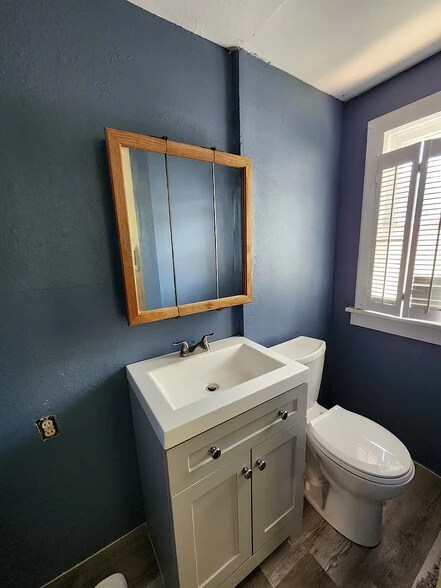 Building Photo - 5836 Euclid Ave