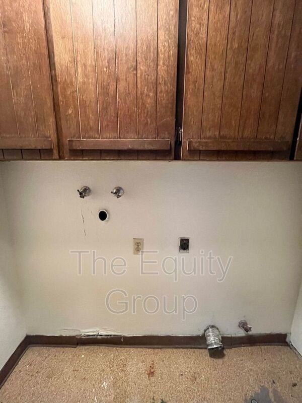 Building Photo - 800 W Pleasant Ave