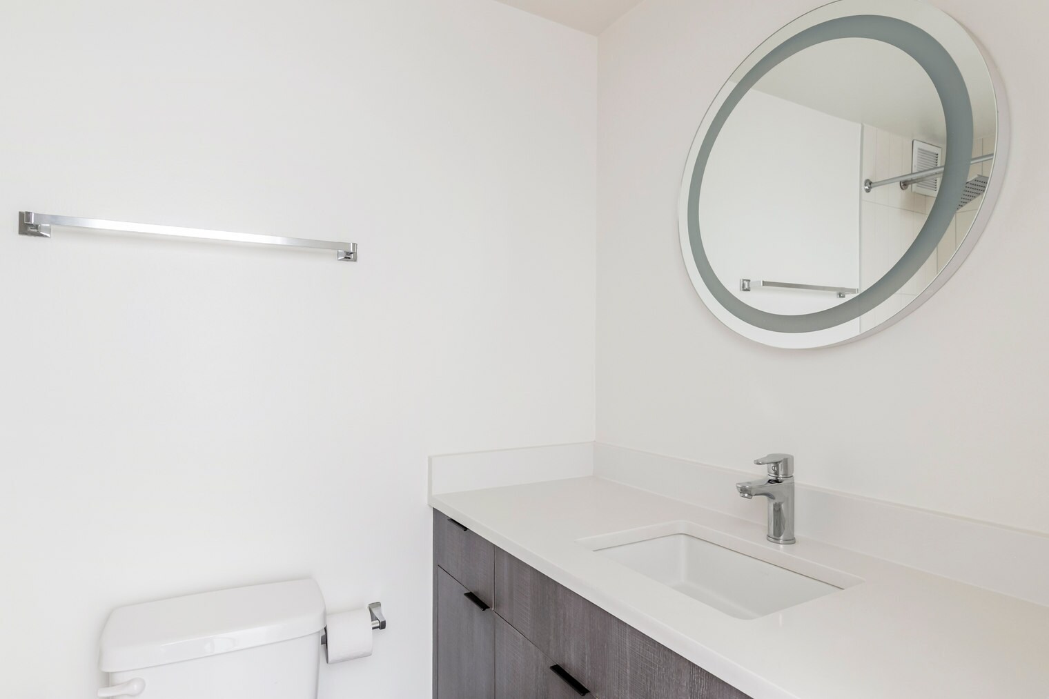 Building Photo - 21 E Chestnut St