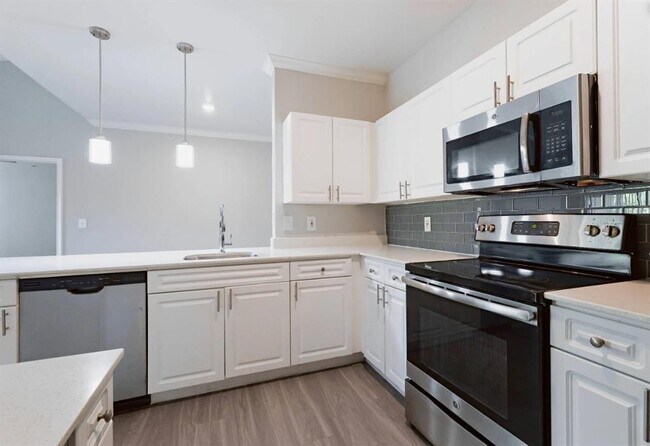 Building Photo - 10505 S I-35 Frontage Rd