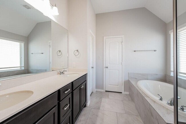 Building Photo - 2911 Angel Mist Ln