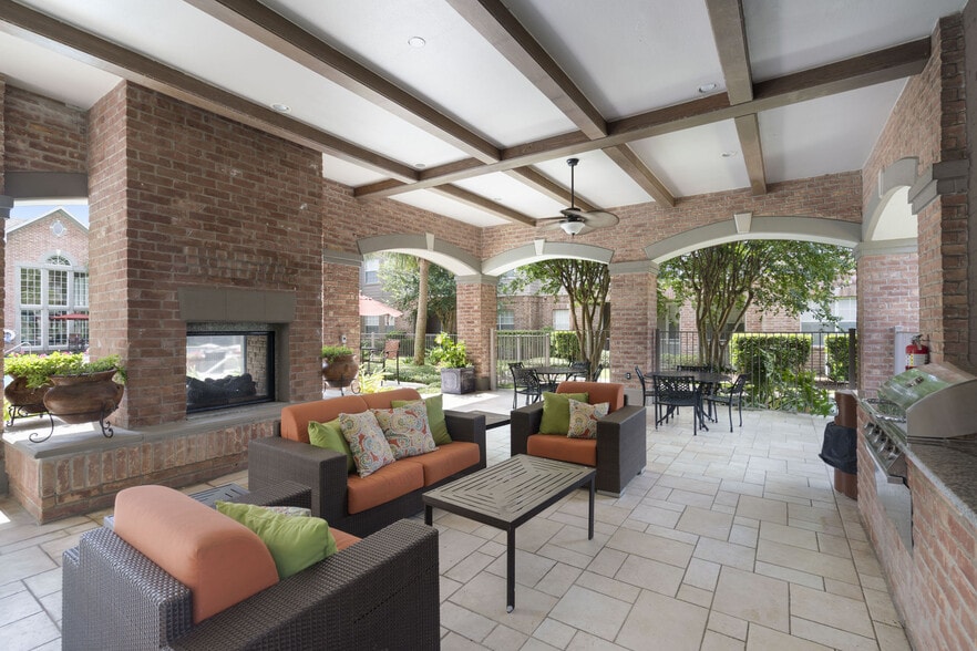 Southwind at Silverlake 9720 Broadway St Pearland TX 77584