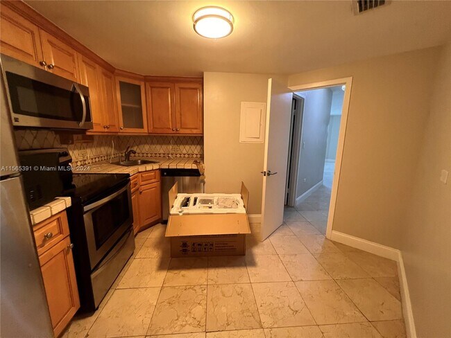 Building Photo - 825 Brickell Bay Dr