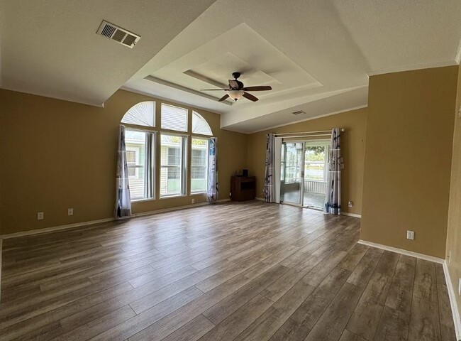 Building Photo - 128 Deer Run Lake Dr
