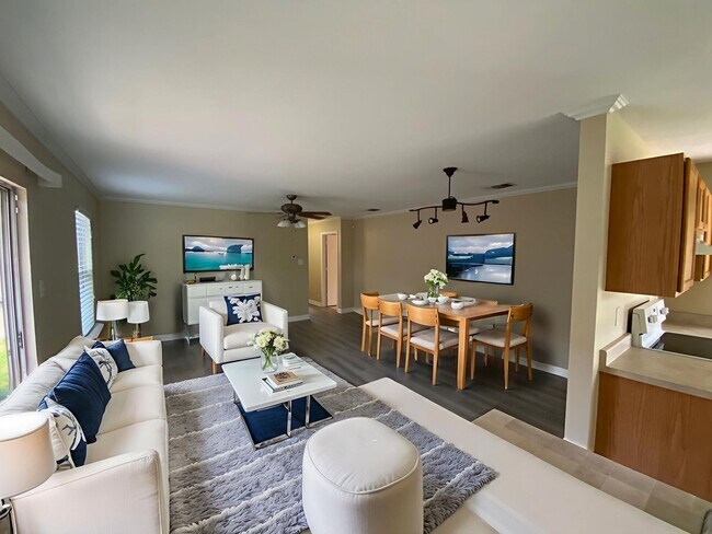 Building Photo - Charming and Spacious Home in a Quiet and ...